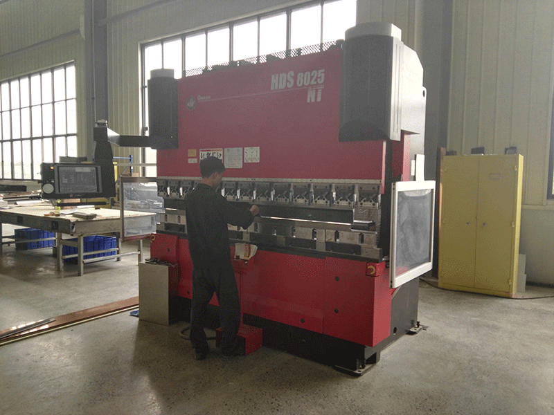 Sheet bending machine